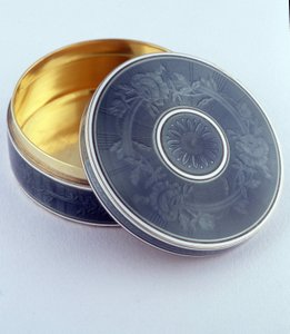 Emaille-Box und guillochiertes Gold-Silber. ca. 1905. Aaron-Sammlung. Paris