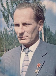 Mikhail Vasilyevich Melnikov (1919-1996), Raketenmotoren-Designer - Anonym. Farbfotografie Private Sammlung