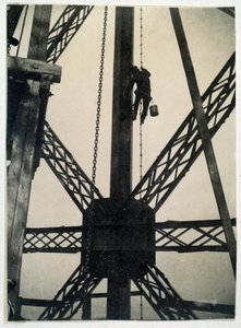 Maler auf dem Eiffelturm 1889, Paris von Anonymous Anonymous