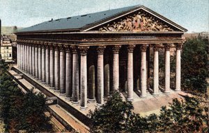 Paris: Außenansicht der Kirche La Madeleine, entworfen von Architekt Pierre Alexandre Vignon (1763-1828). Fotografie von 1920 im „Artistic Album“ der Stadt Paris. Private Sammlung. von Anonymous Anonymous