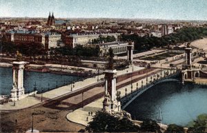 Paris: Blick auf die Brücke Alexandre III über die Seine. Fotografie von 1920 im „Artistic Album“ der Stadt Paris. Private Sammlung.