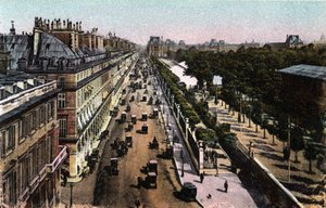 Paris: Blick auf den Verkehr in der Rue de Rivoli, Richtung Louvre. Fotografie von 1920 in „Artistic Album“ der Stadt Paris. Private Sammlung