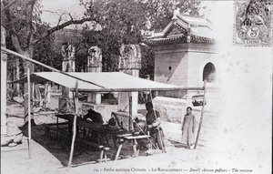 Kleines Gewerbe: ein chinesischer Restaurantbesitzer, Fotografie vom Anfang des 20. Jahrhunderts - Privatsammlung