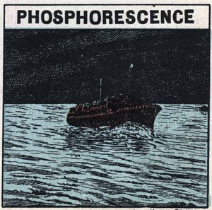 Phosphoreszenz: Die Spur eines Bootes hinterlässt nachts ein Lichtzeichen, wenn es durch eine Bank von phosphoreszierenden Tieren namens Infusorien „Noctiluques“ fährt. Anonyme Illustration von 1925. Private Sammlung. von Anonymous Anonymous