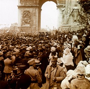 Fotografie - Stereoskopische Glasplatte über den Ersten Weltkrieg: Die Pariser Bevölkerung am Tag des Sieges 1919