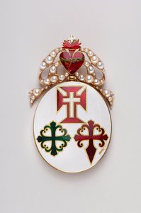 Portugal - Großkreuzband der Drei Orden: Großkreuzabzeichen der Drei Orden, das wahrscheinlich Maria II. von Braganza (1819-1853), Königin von Portugal, gehörte - Modell für Damen - 1800-1850 - Gold mit Emaille und Perlen - H: 8 cm; B: 4,7 cm; Gewicht: 44 