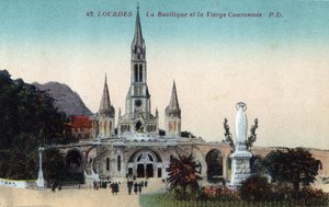 Die Basilika und die gekrönte Jungfrau in Lourdes - Hautes-Pyrénées um 1900. von Anonymous Anonymous