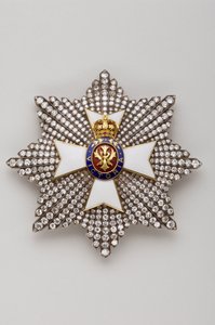 Vereinigtes Königreich - Königlicher Orden von Victoria: Plakette des Rittergroßkreuzes - Ende des 19. Jahrhunderts - Gold, Silber, Diamanten, Smaragd, Rubine und Emaille - Privatbesitz von Anonymous Anonymous
