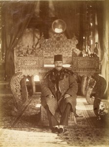 Nasruddin Shah vor dem Pfauenthron sitzend, Gulistan-Palast, Teheran von Antoin Sevruguin