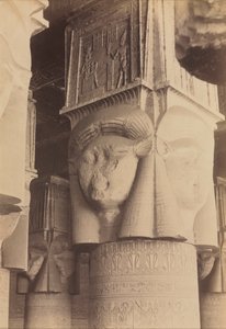 Dendera, Innenraum des Tempels, Hathor-Kapitelle von Antonio Beato