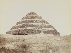 Pyramide von Saqqara, Blick von Südosten auf die Stufenpyramide