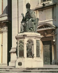 Denkmal für Papst Sixtus V. vor der Basilika in Loreto