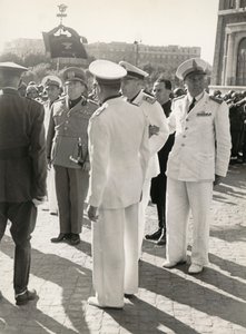 Carlo Delcroix am Ende des Krieges und die Goldmedaille in weißer Uniform vom "Ehrenkorporal" der MVSN