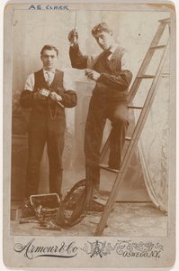 Porträt von Elektrikern, ca. 1904