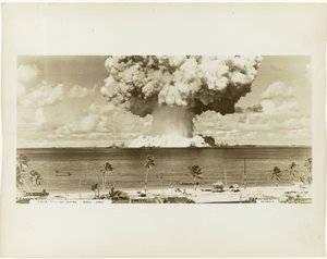 Atombombentest während Operation Crossroads von Army Navy Task Force One