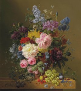 Flieder, Pfingstrosen, Tulpen, Rosen, Iris und andere Blumen mit Früchten und einem Vogelnest auf einem Marmorsims von Arnoldus Bloemers