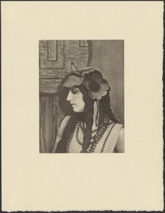 Frau in böhmischem Outfit mit großer Blume im Haar von Arthur F. Kales