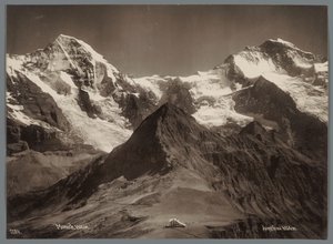 Blick auf den Mönch und die Jungfrau in den Berner Alpen (Panorama der Jungfraukette) von Arthur Gabler