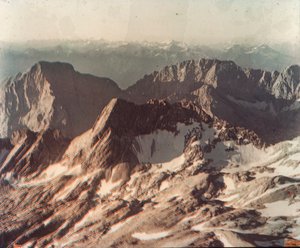 Luftaufnahme der Alpen, fotografiert auf Glasplatte mit früher Uvach-Technik von Arthur Traube