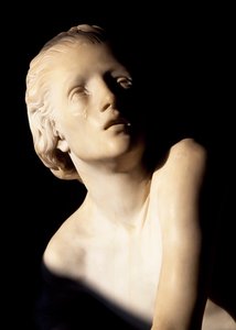 Julia Capulet, Detail (Statue, Grab von Julia, ehemaliges Kloster St. Franziskus, Corso, Verona, UNESCO-Welterbe, 2000) von Artist Unknown