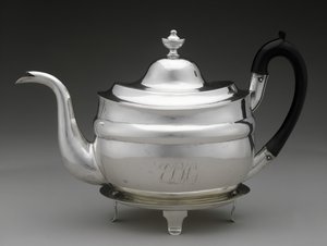 Teekanne und Deckel mit Ständer, um 1798-1812