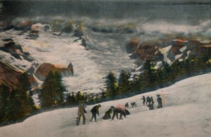 Schneeballschlacht im Paradies-Tal im Hochsommer, Mt. Rainier Nationalpark, ca. 1916