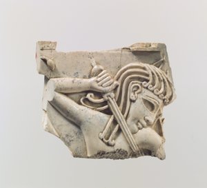 Cloisonné-Möbelplakette mit einer Figur, die ein Schwert hält, ca. 9.-8. Jahrhundert v. Chr. von Assyrian