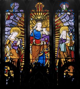 Zentrales Fenster der Apsis, Jungfrau und Kind mit Heiligen von Augustus Welby Northmore Pugin