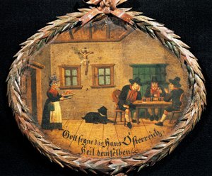 Kunden sitzen am Tisch in einer Gaststätte und Kellnerin, ovales Schild für Gasthaus, Österreich