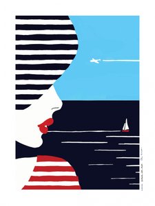 Frau schaut aufs Meer