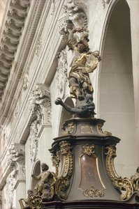 Kanzel, auch Kanzel der Wahrheit genannt, Detail: St. Michael und der Drache, 1749 (vergoldet, Holz und Intarsien) von Bavarian school