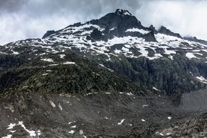 Berge über dem Rhonegletscher, Schweiz