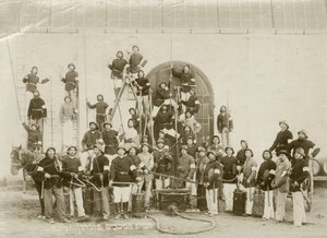 Eine Gruppe von Feuerwehrleuten in Zichron Yaacov, ca. 1898-1900 von Bernard Edelstein