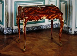 Louis XV Sekretär mit den Buchstaben B.V.R.B. gestempelt
