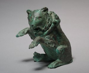 Ölampulle in Form eines tanzenden Bären, 3. Jahrhundert (Bronze) von Nicolas d
