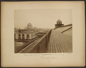 Blick vom Dach des Transportgebäudes von Browning