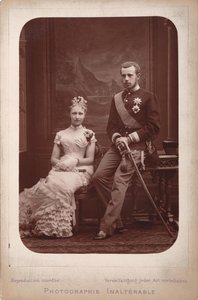 Kronprinz Rudolf mit Prinzessin Stephanie von Belgien anlässlich ihrer Verlobung, 1880 von Brussels . Photo studio Geruzet Frères