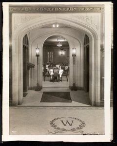 Torweg zum Speisesaal des Hotel Woodward, Broadway und 55th Street, New York, 1920 (Silbergelatineabzug) von Byron Company