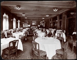 Speisesaal im Hotel Delmonico, 1902 (Silbergelatineabzug) von Byron Company