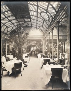 Speisesaal im Hotel Imperial, 1904 von Byron Company