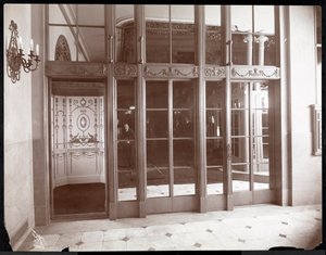 Aufzüge im Ritz-Carlton Hotel, 1910 oder 1911