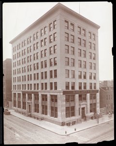 Außenansicht des Parke, Davis und Co. Gebäudes, Hudson und Vestry Streets, New York, 1910 von Byron Company