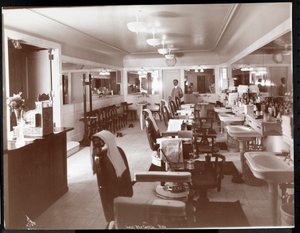 Der Friseursalon im Philadelphia Ritz-Carlton Hotel, 1913 von Byron Company