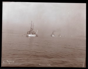 Ansicht einer Karawane von US-Kriegsschiffen im Hudson River im Nebel während des Besuchs von Prinz Louis von Battenberg, 1905