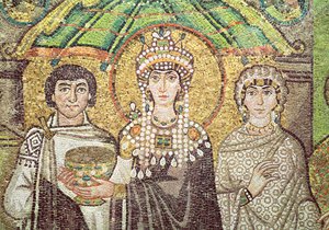 Kaiserin Theodora mit ihrem Hofstaat aus zwei Ministern und sieben Frauen, ca. 547 n. Chr. (Detail) von Byzantine School