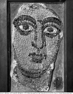 Gesicht einer Dame aus der Kirche St-Ambrosius (Mosaik)
