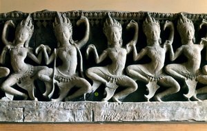 Die Apsaras, sehr junge und schöne Wesen, die im Hof von Indra tanzten. Hinduistische Mythologie. Khmer-Kunst, Bayon-Tempel von Cambodian