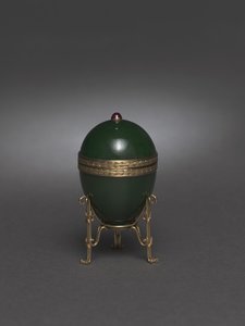 Jade-Ei mit Ständer, nach 1900 von Carl Fabergé