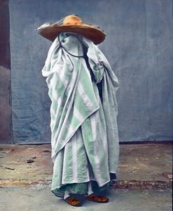 Marokko, voll verschleierter Maure, Bilddatum: ca. 1910. Carl Simon Archiv