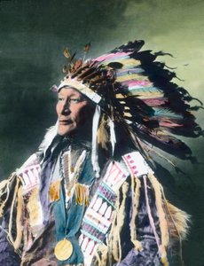 Vereinigte Staaten von Amerika, Porträt eines Indianerhäuptlings, um 1910 von Carl Simon